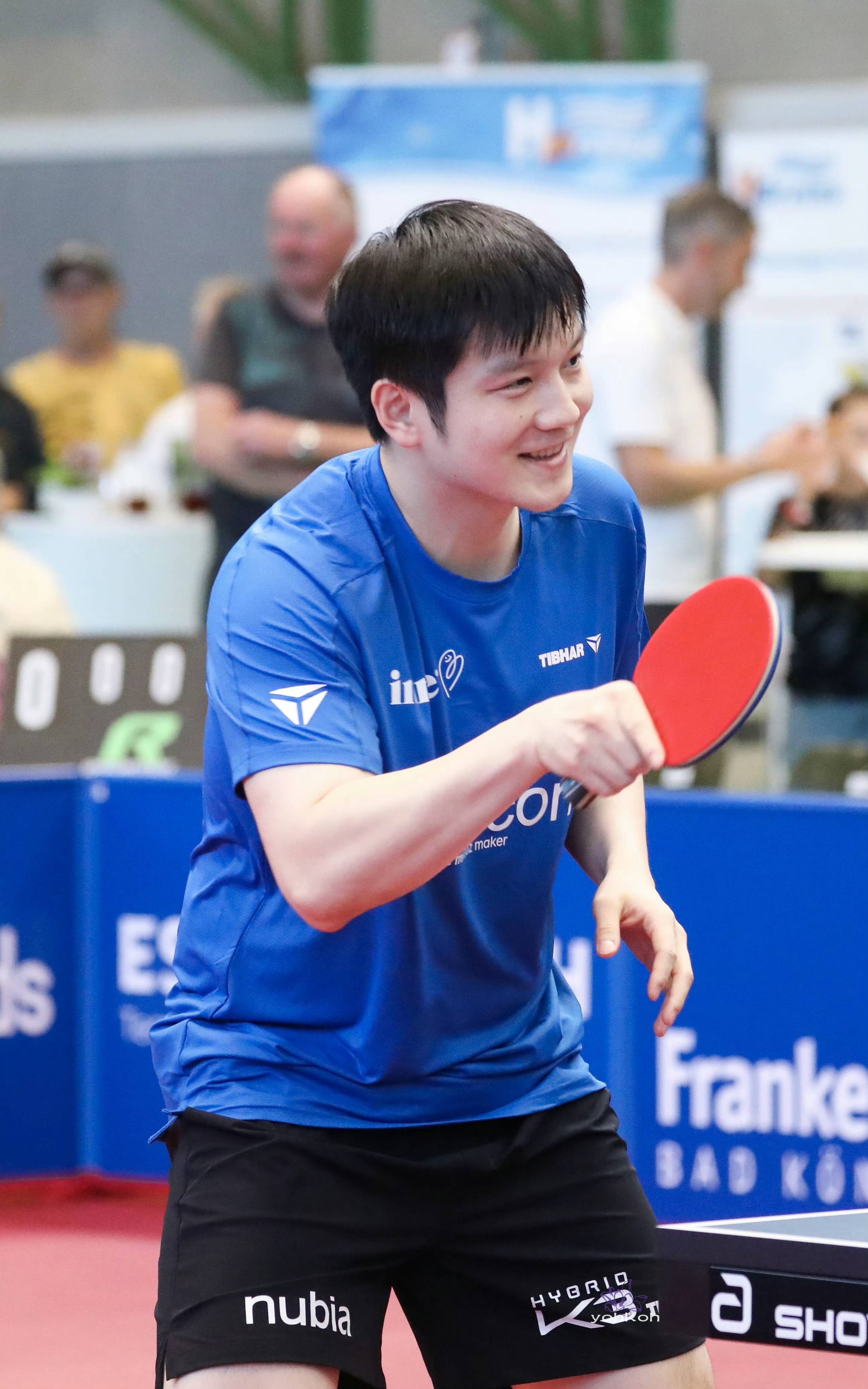 关于法国乒乓球队力克波兰乒乓球队，樊振东统治全场的信息