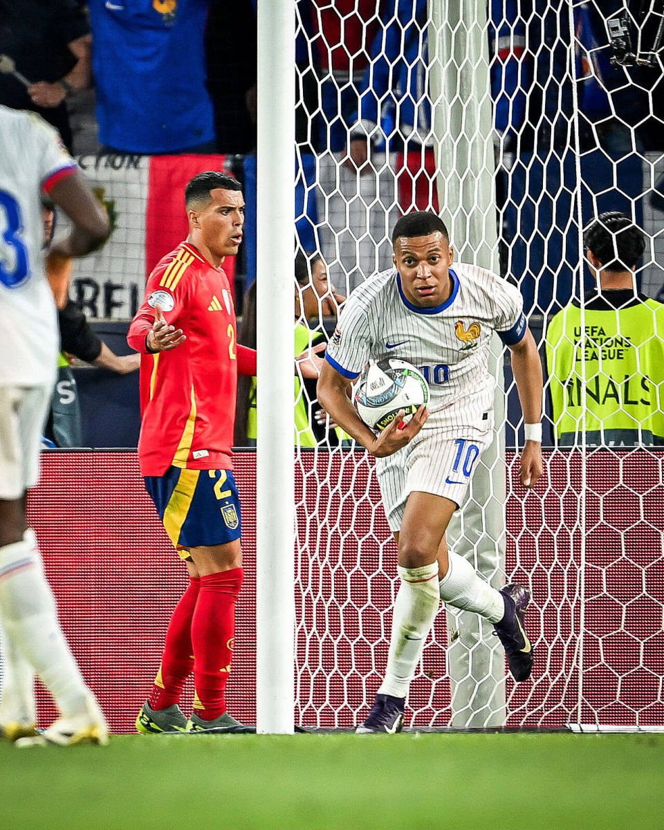 意大利鏖战西班牙,特尔施特根三分雨点燃全场 意大利鏖战西班牙,特尔施特根三分雨点燃全场