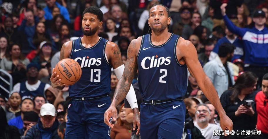 快船险胜爵士,恩比德爆发神勇 快船险胜爵士,恩比德爆发神勇