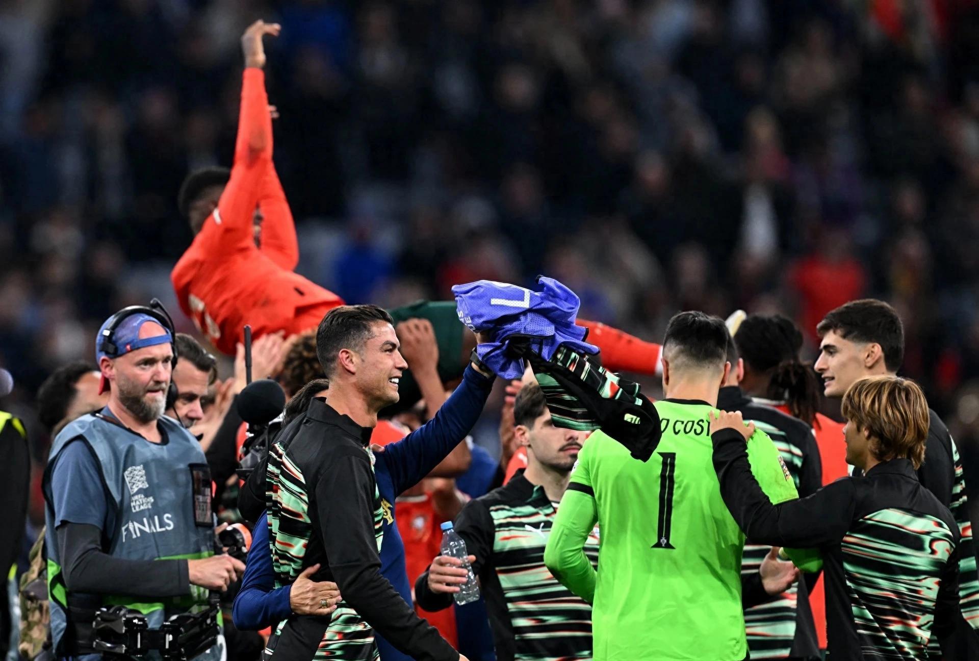 关于葡萄牙碾压巴黎，内马尔关键制胜的信息