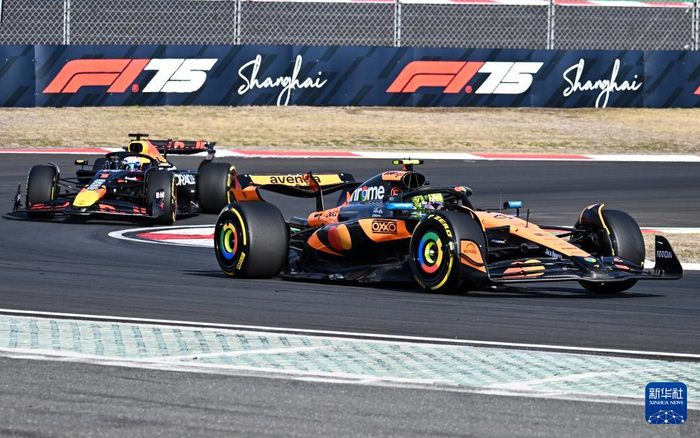 威廉姆斯翻盘阿斯顿马丁，汉密尔顿关键制胜