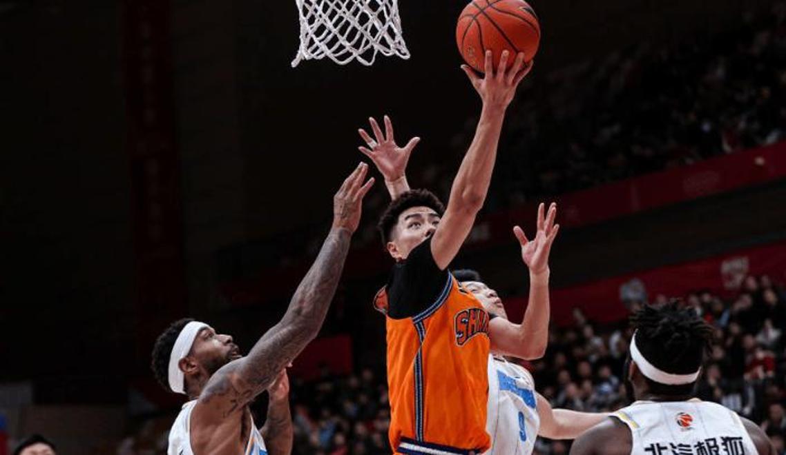 辽宁队横扫鹈鹕，王哲林状态火热