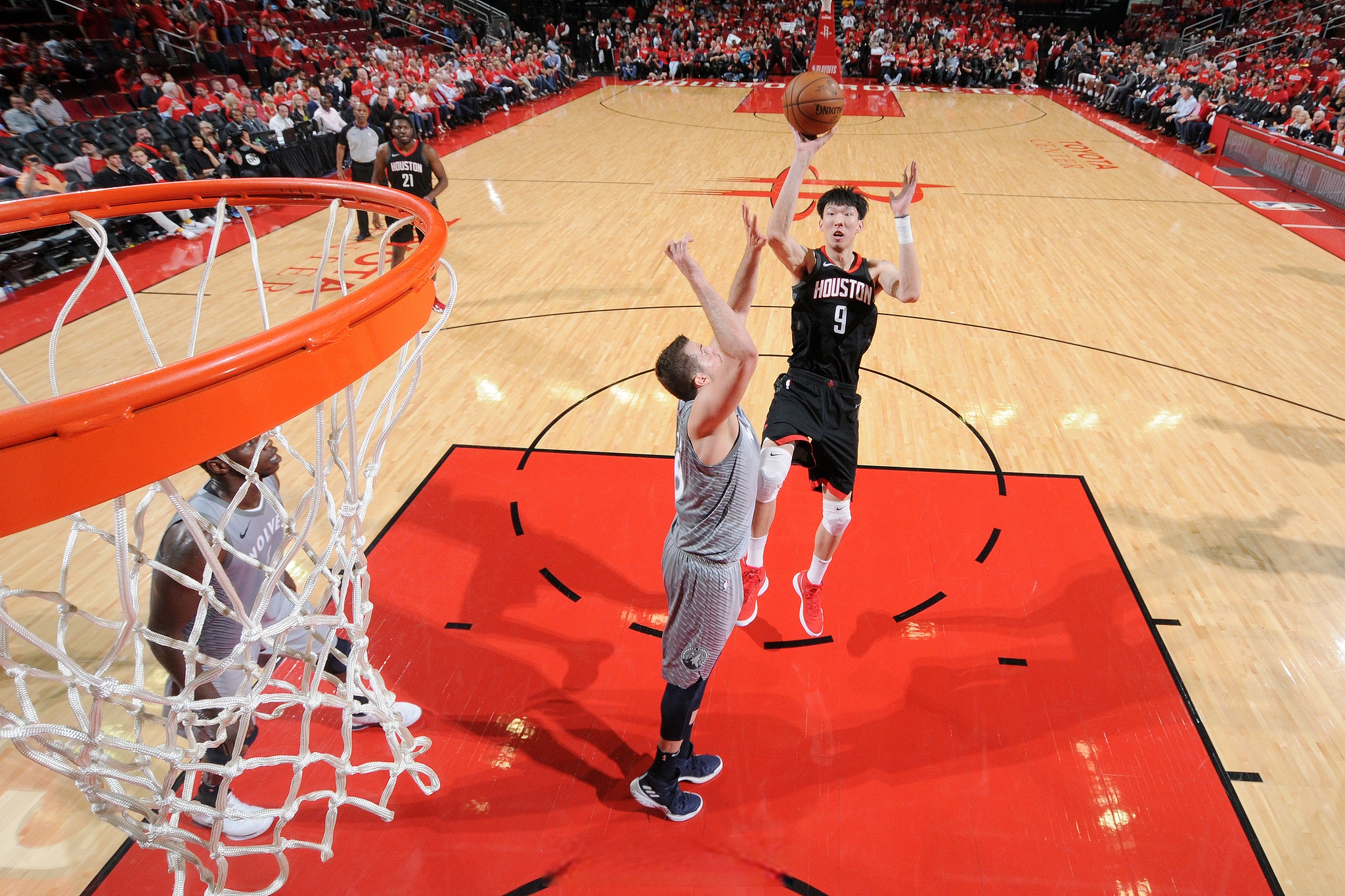 山东队力克勇士,周琦高光表现 山东队力克勇士,周琦高光表现