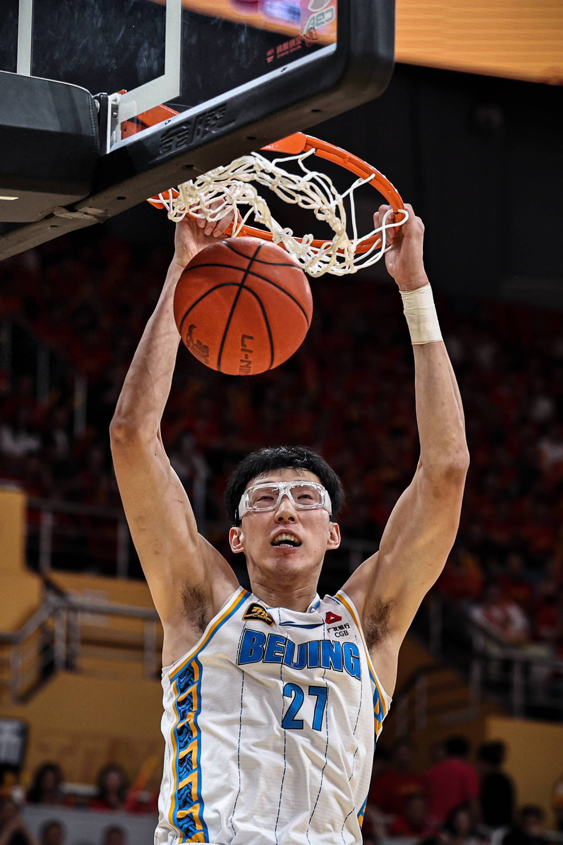 山东队力克勇士,周琦高光表现 山东队力克勇士,周琦高光表现