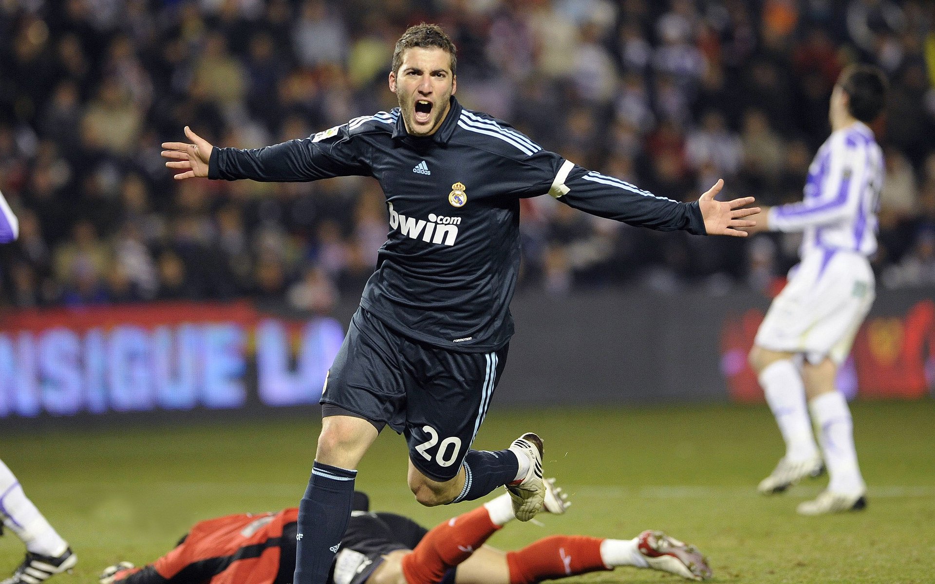 重剑无锋，波尔扛起全队，在最后20秒的暗影中为日本劈开胜利之光