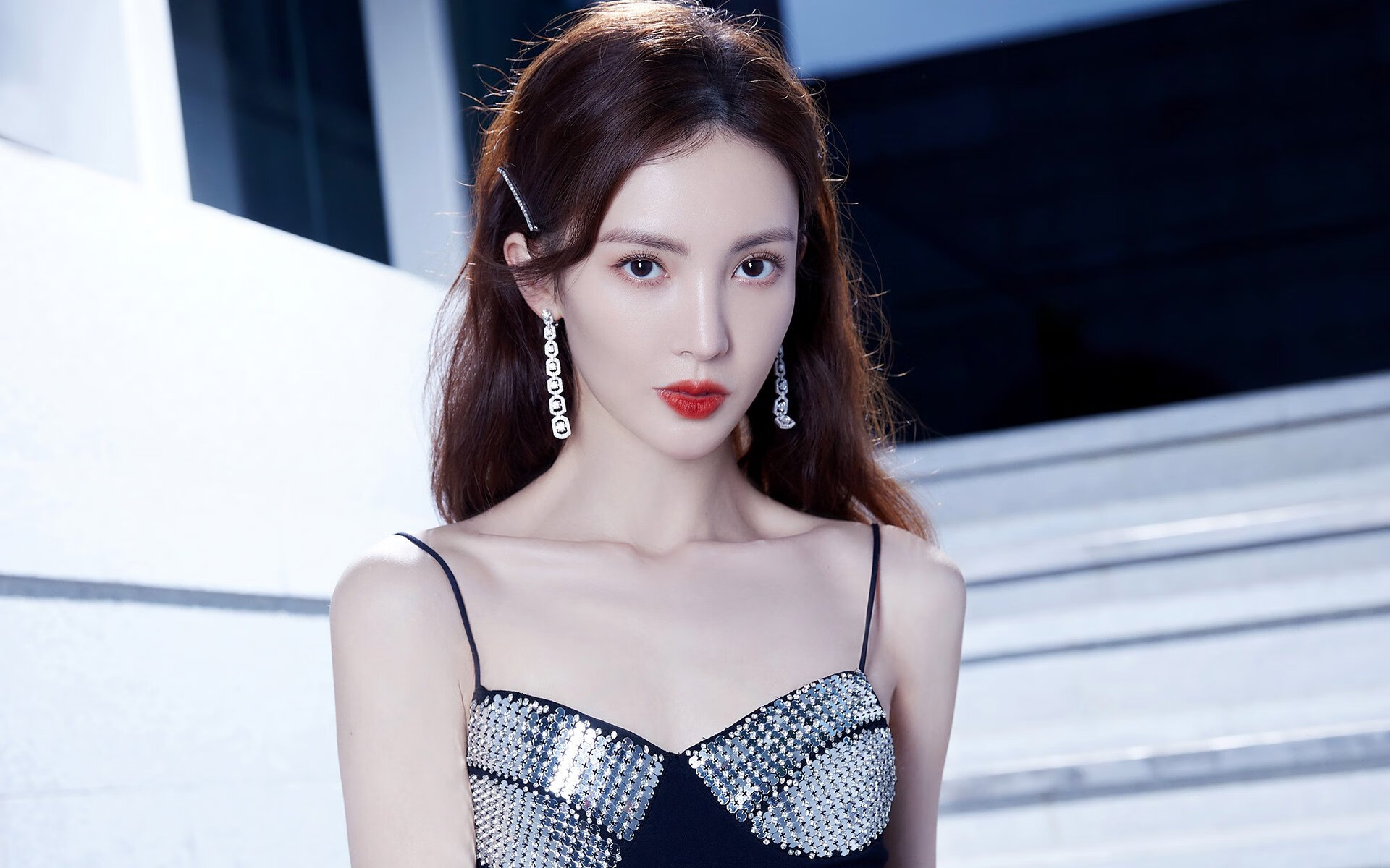 铁幕降临,绿茵与硬木的平行叙事